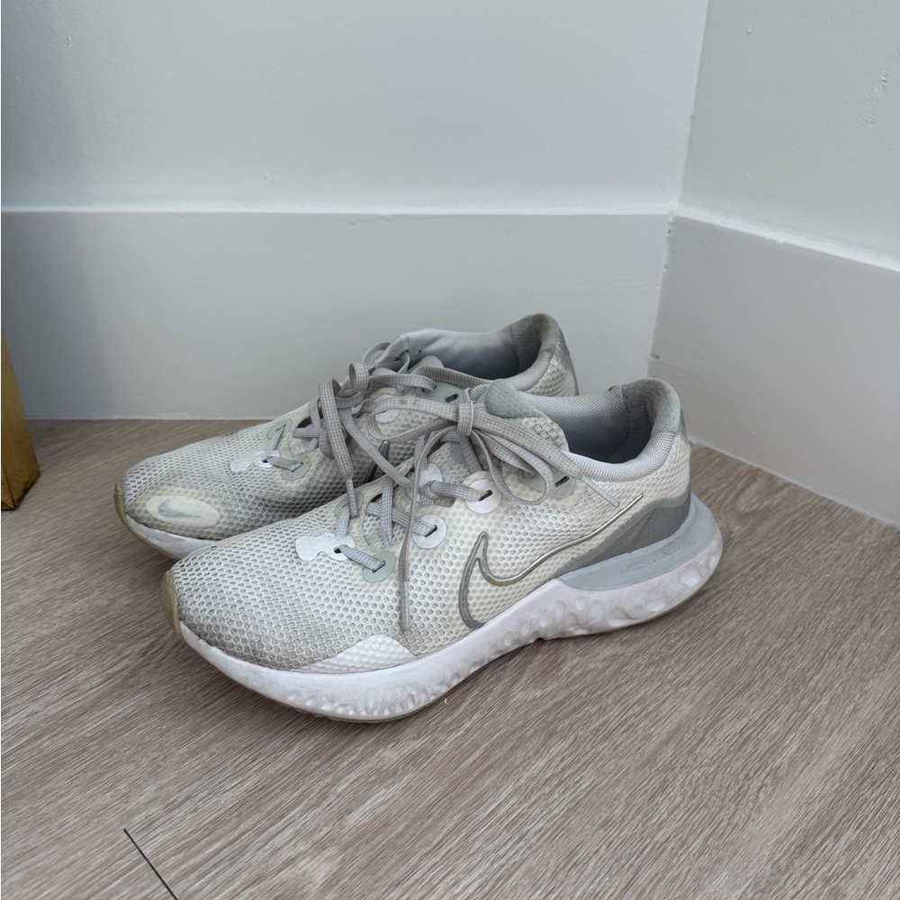 Nike Women's Light Gray and White Mesh Running Shoes